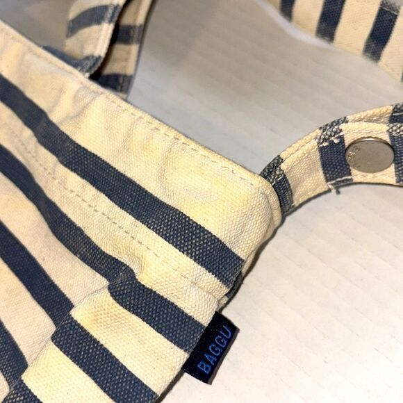 Baggu Blue and Cream Canvas Duck Bag - Picture 2 of 7